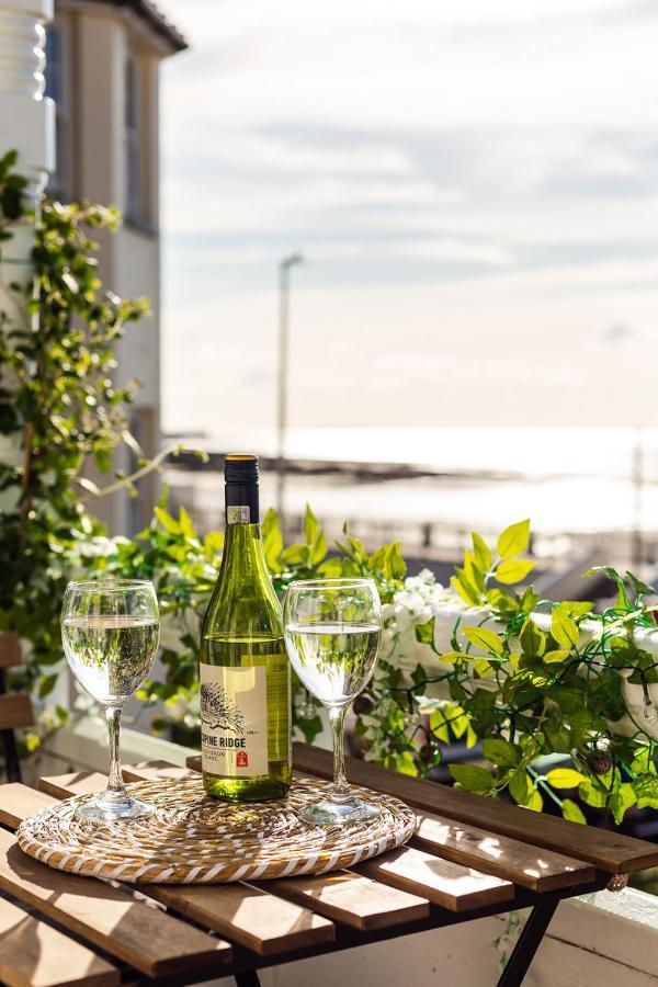 Ferienwohnung A View Of The Bay- Panoramic Sea Views- Sleeps 4 Westgate-on-Sea Exterior foto